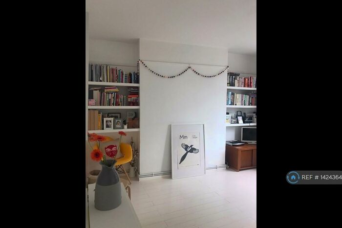 1 Bedroom Flat To Rent In Crawshay House, Stoke Newington London, N16