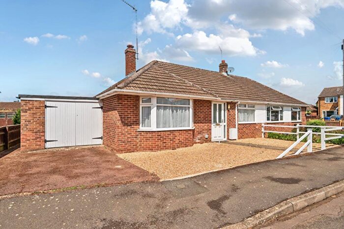 2 Bedroom Semi-Detached Bungalow To Rent In Banbury, Oxfordshire, OX16