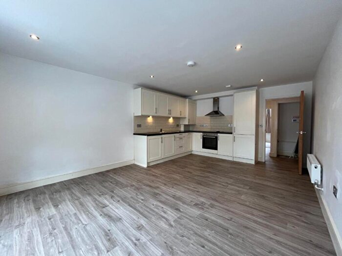 2 Bedroom Apartment To Rent In Montem Road, New Malden, KT3