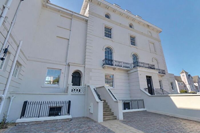 3 Bedroom Maisonette For Sale In Portland Terrace, Kent Road, Southsea, PO5