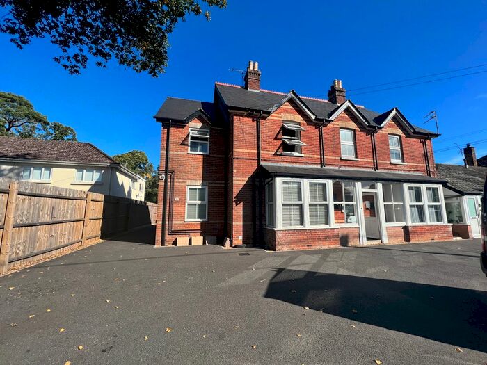 1 Bedroom Flat To Rent In Church Road, Ferndown, BH22