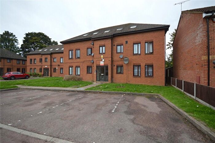 2 Bedroom Apartment For Sale In Cavalier Close, Luton, Bedfordshire, LU3