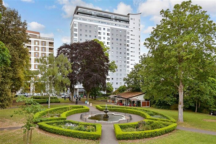 1 Bedroom Flat For Sale In Throwley Way, Sutton, Surrey, SM1