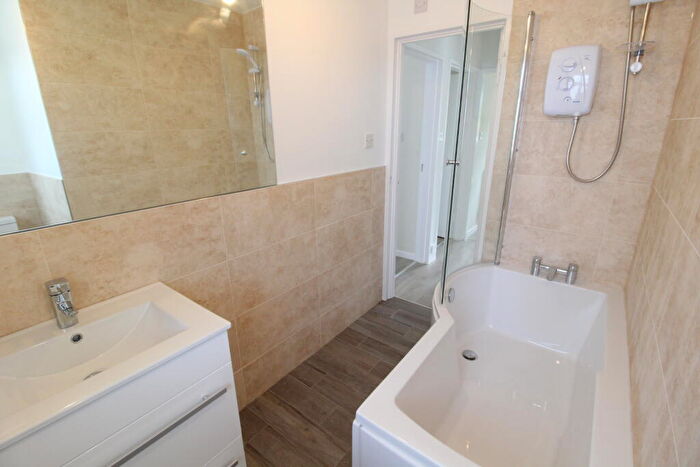 3 Bedroom Semi-Detached House To Rent In Holdings Road, Sheffield, S2
