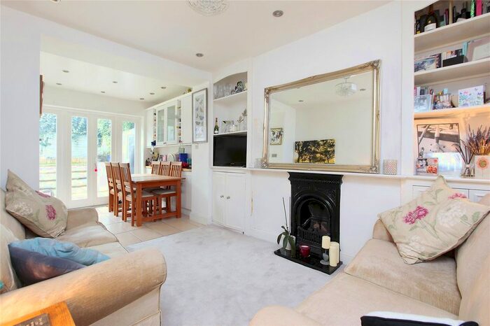 1 Bedroom Flat To Rent In Endlesham Road, Clapham, London, SW12