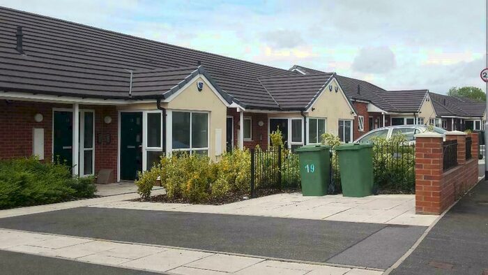 2 Bedroom Flat To Rent In Boggart Hill Gardens, Leeds, West Yorkshire, LS14