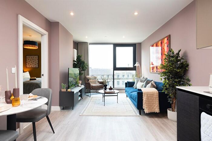 Studio To Rent In Holland Street, Glasgow, G2