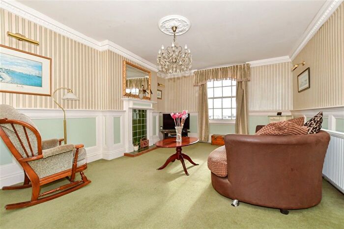 2 Bedroom Flat For Sale In Harbour Parade, Ramsgate, Kent, CT11