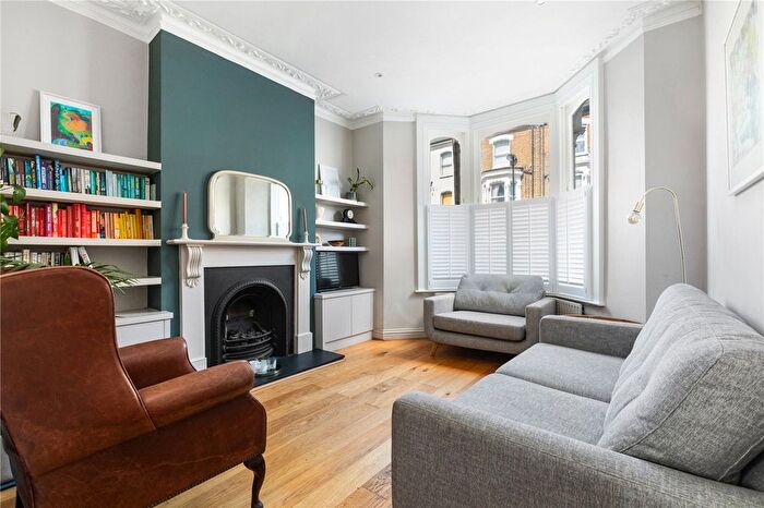 2 Bedroom Flat To Rent In Kellett Road, London, SW2