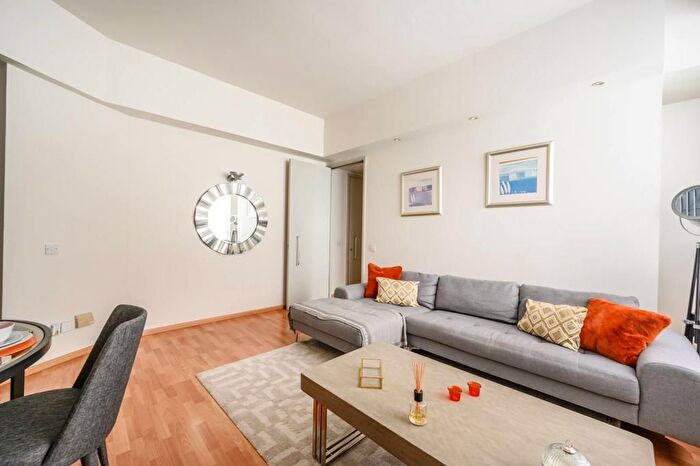 1 Bedroom Flat To Rent In City Road, Old Street, London, EC1V