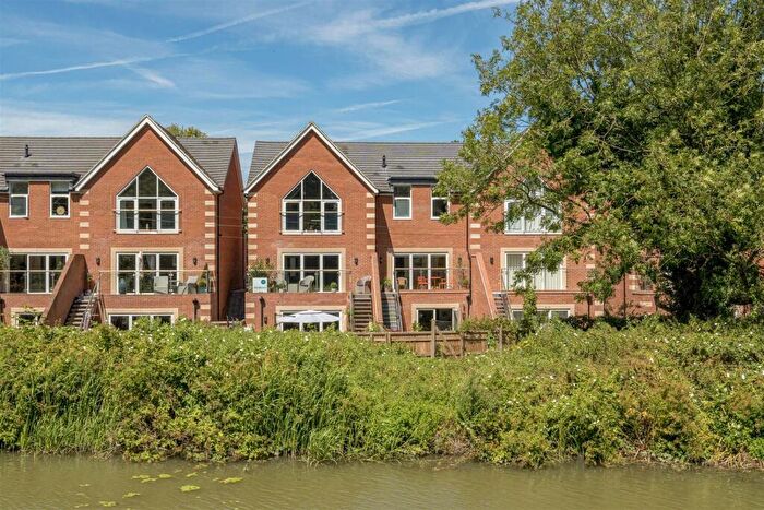 3 Bedroom Semi-Detached House For Sale In Maton Close, Devizes, SN10