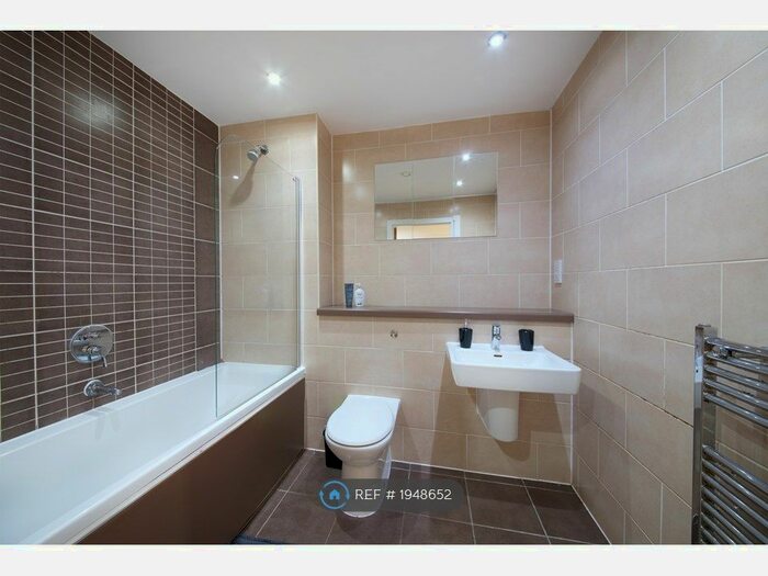 2 Bedroom Flat To Rent In The Gallery, Liverpool, L8
