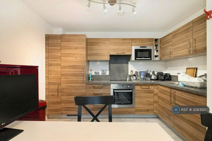2 Bedroom Flat To Rent In Gaumont Tower, Dalston, E8