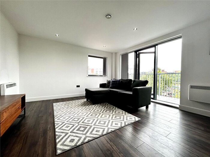 2 Bedroom Apartment To Rent In The Quadrant, Sand Pits, Birmingham, West Midlands, B1