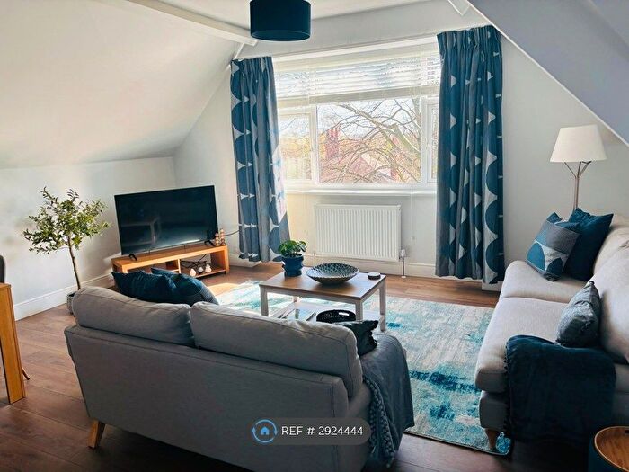 2 Bedroom Flat To Rent In Blenheim Road, Wakefield, WF1