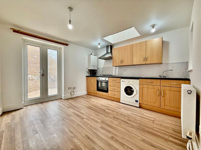 1 Bedroom Flat To Rent In Kingston Road, Portsmouth, PO2