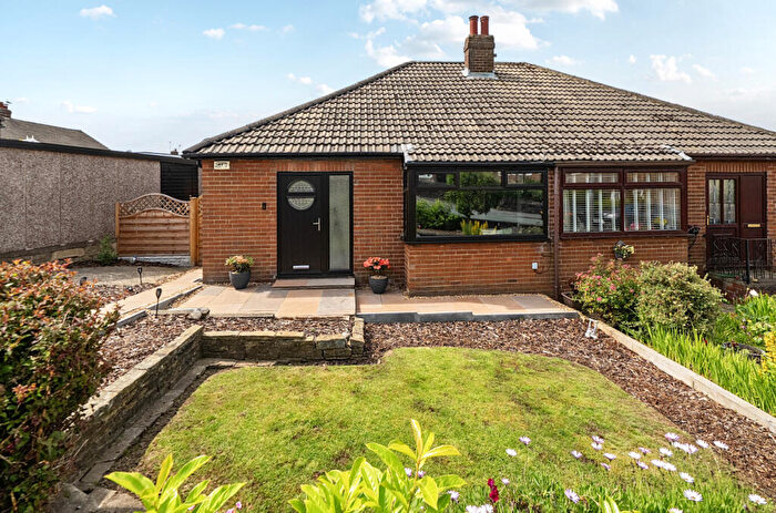 2 Bedroom Bungalow For Sale In Owlcotes Road, Pudsey, West Yorkshire, LS28