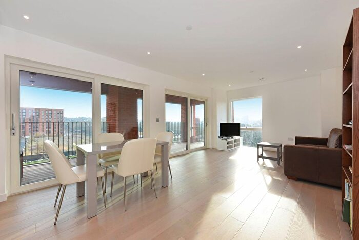 2 Bedroom Flat For Sale In Thonrey Close, Queenscroft House, NW9