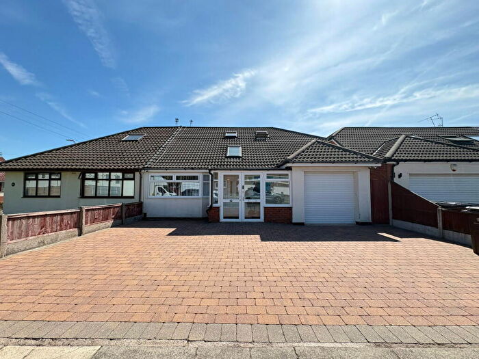3 Bedroom Semi-Detached Bungalow For Sale In Lancing Drive, Aintree, L10