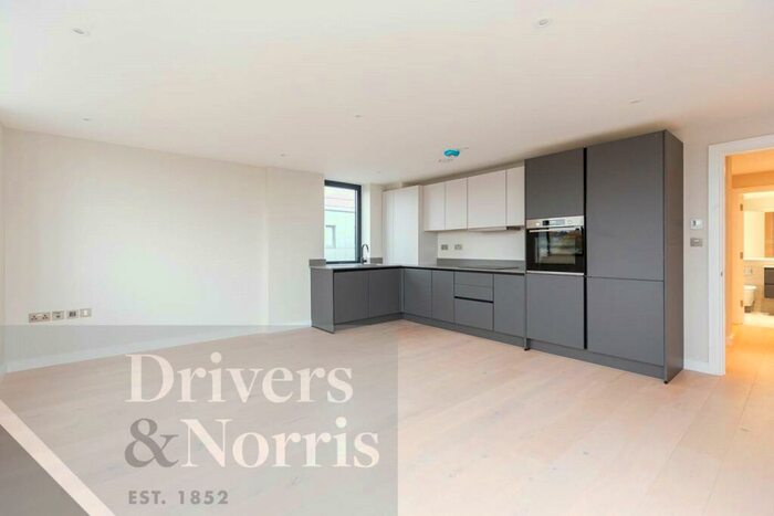 2 Bedroom Apartment To Rent In Tottenham Lane, Crouch End, London, N8