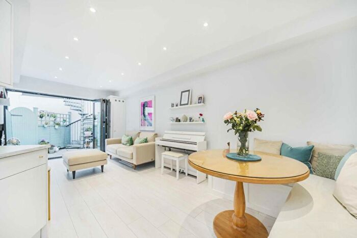 1 Bedroom Flat For Sale In High Street, Hampton Wick, KT1