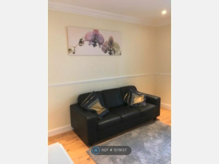 2 Bedroom Flat To Rent In Stenhouse Drive, Edinburgh, EH11