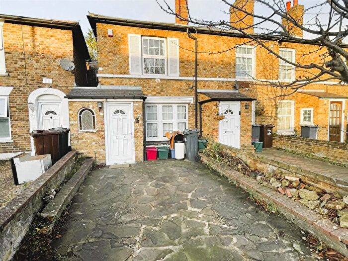 2 Bedroom Semi-Detached House To Rent In Bath Road, Hounslow, TW3