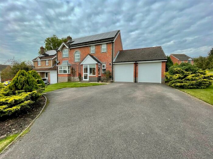 4 Bedroom Detached House To Rent In Middleton Court, Newbury, RG14