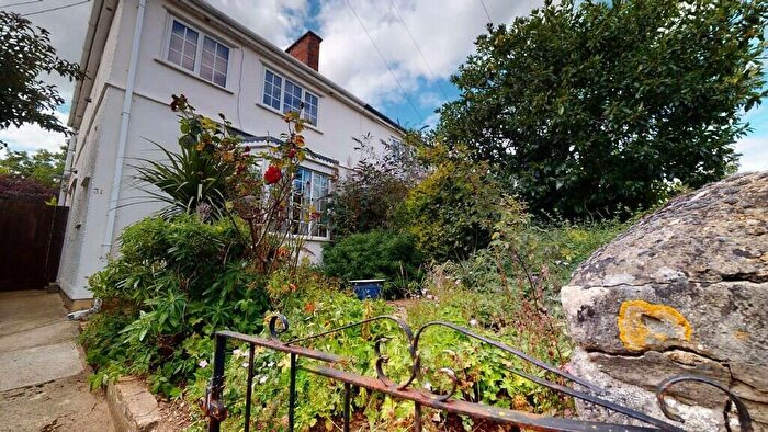 2 Bedroom Semi-Detached House To Rent In Queen Street, OX29