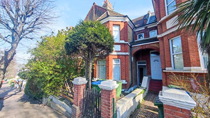 2 Bedroom Flat For Sale In Griffin Road, Plumstead, London, SE18