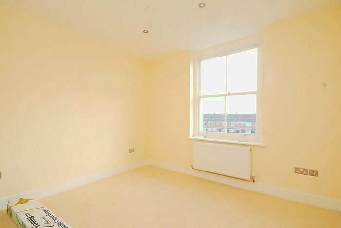 2 Bedroom Flat To Rent In Albion Road, Stoke Newington, London, N16