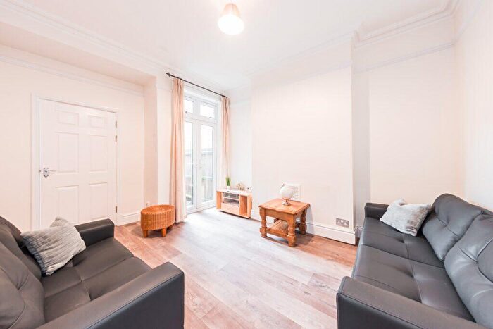 5 Bedroom Terraced House To Rent In Chaucer Street, Leicester, LE2
