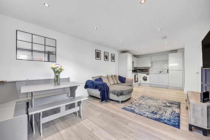 2 Bedroom Maisonette For Sale In Linley Crescent, Romford, RM7