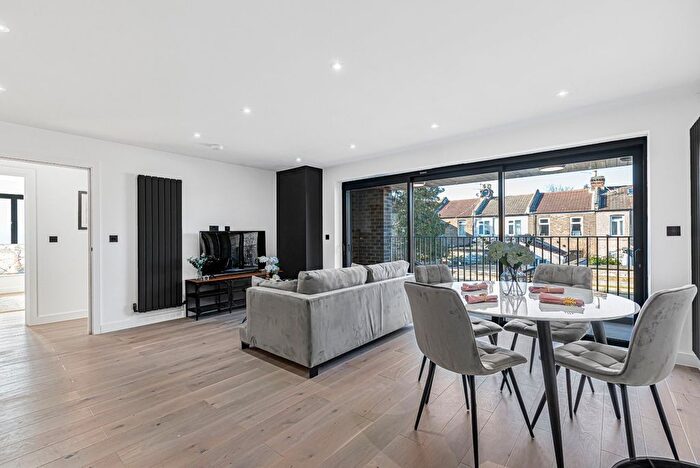 1 Bedroom Flat For Sale In Cleveland House, Clinton Road, E7