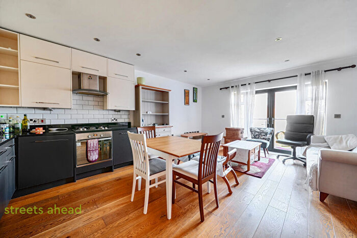 2 Bedroom Apartment To Rent In Auckland Road, London, SE19