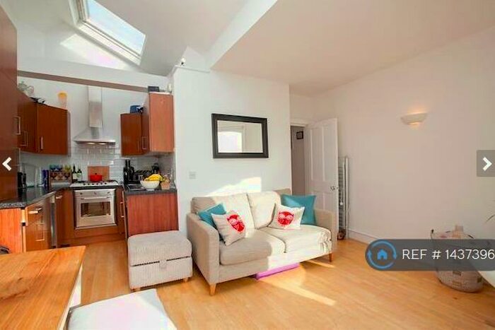 2 Bedroom Flat To Rent In Stoke Newington, London, N16