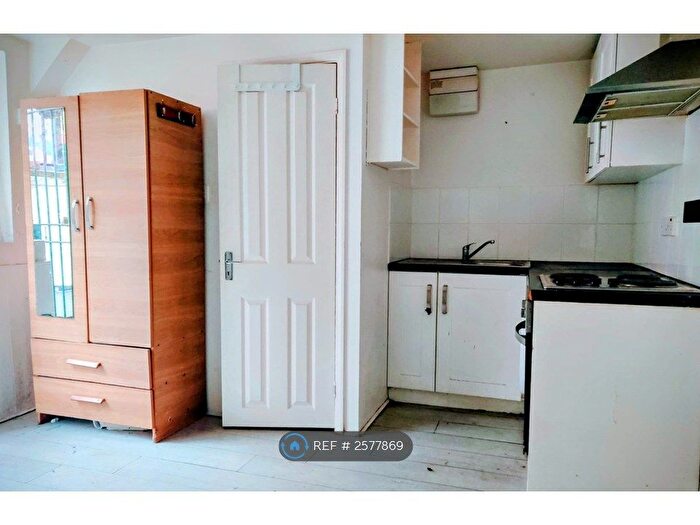 Studio To Rent In Green Lanes, London, N16