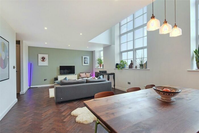 2 Bedroom Flat To Rent In Enfield Road, De Beauvoir Town, N1