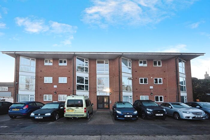 1 Bedroom Flat For Sale In Heycroft Way, Great Baddow, Chelmsford, CM2