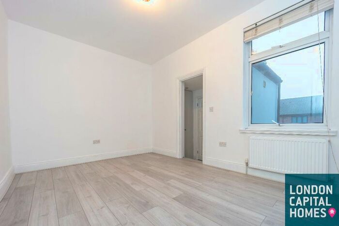 2 Bedroom Detached House To Rent In Detached House At Boxley Street, London, E16