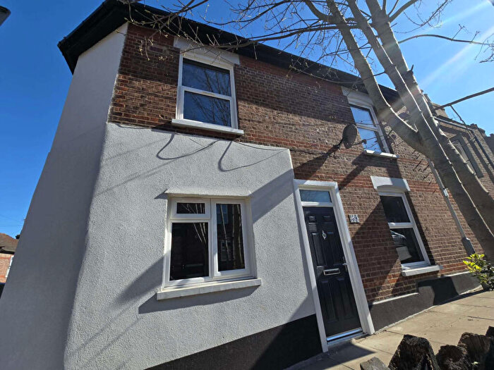 4 Bedroom End Of Terrace House To Rent In Ashton Road, Luton, LU1