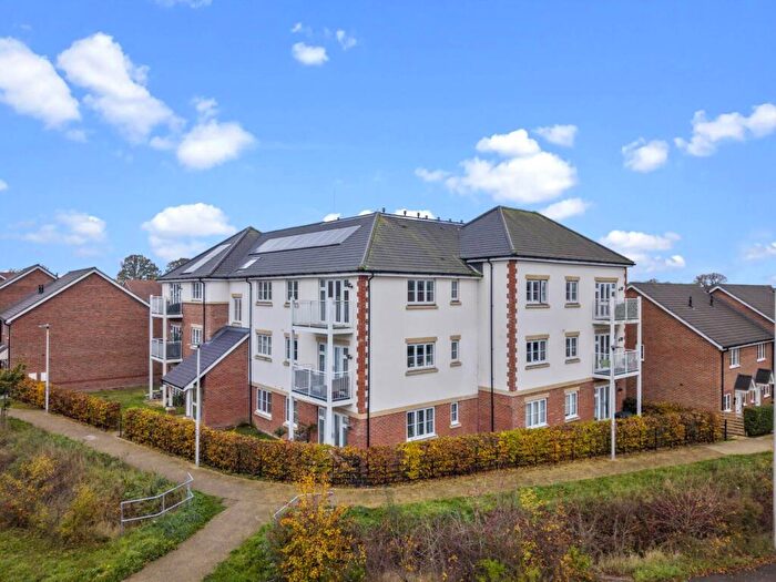 2 Bedroom Apartment For Sale In Lockhart Drive, Wokingham, RG40