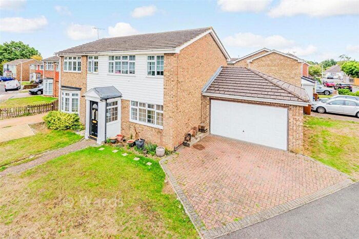3 Bedroom Semi-Detached House For Sale In Meadow Close, Walderslade, Chatham, Kent, ME5