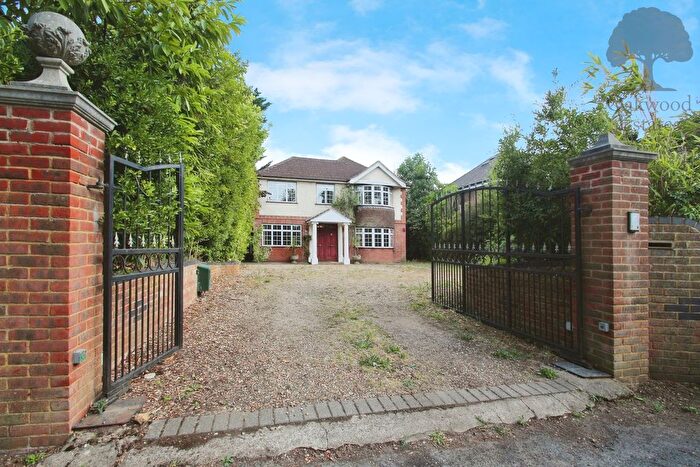 5 Bedroom Detached House To Rent In Langley Park Road, Iver, SL0