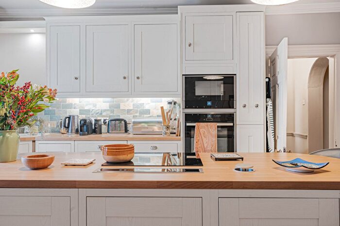 2 Bedroom Flat For Sale In The Spain, Petersfield, Hampshire, GU32