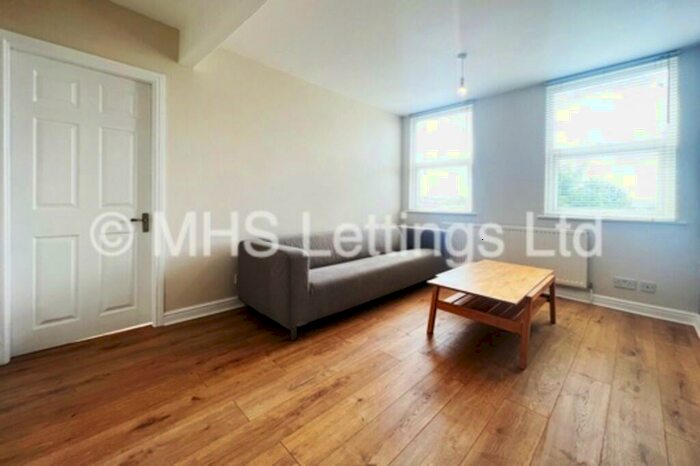 2 Bedroom Flat To Rent In Flat, Victoria Road, Leeds, LS6