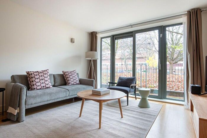 2 Bedroom Apartment To Rent In Gifford Street, London, N1