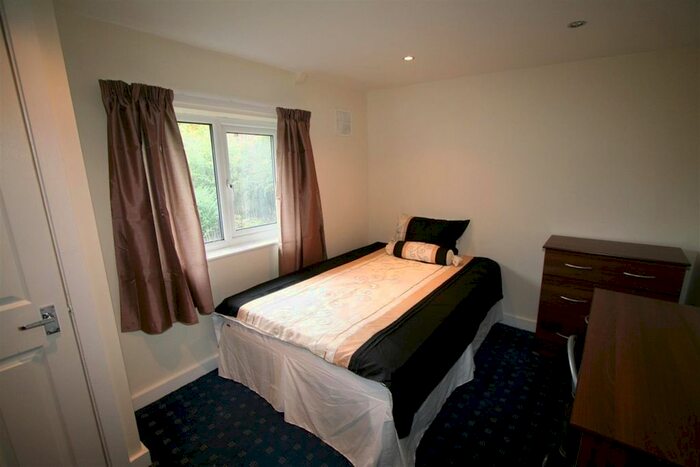 4 Bedroom Property To Rent In Talbot View, Headingley, LS4