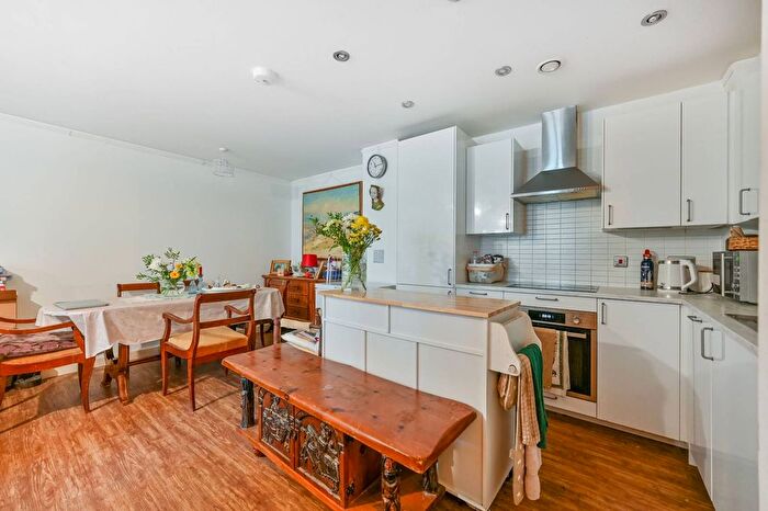 3 Bedroom Flat To Rent In Staines Road, Hounslow, TW3