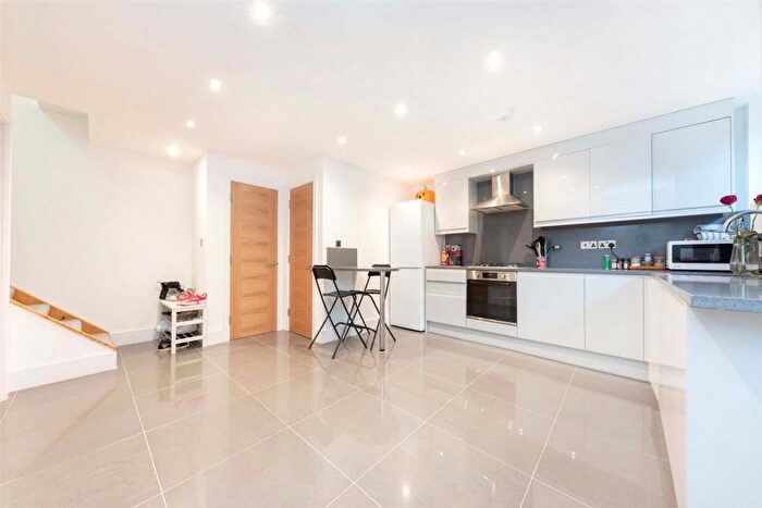 3 Bedroom Maisonette To Rent In Thomas More Street, Wapping, London, E1W